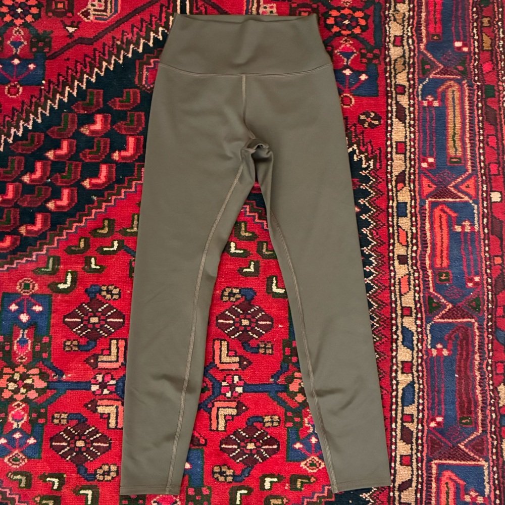 Alo 7/8 High-Waist Airlift Leggings in Espresso - Picture 4 of 9